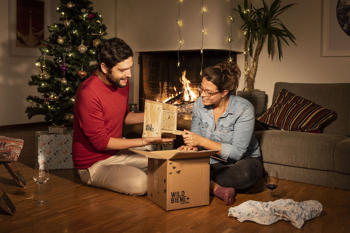 Nachhaltiges Weihnachtsgeschenk_BeeHome Bienenhotel mit Wildbienen_Fair und sozial hergestellt in der Schweiz