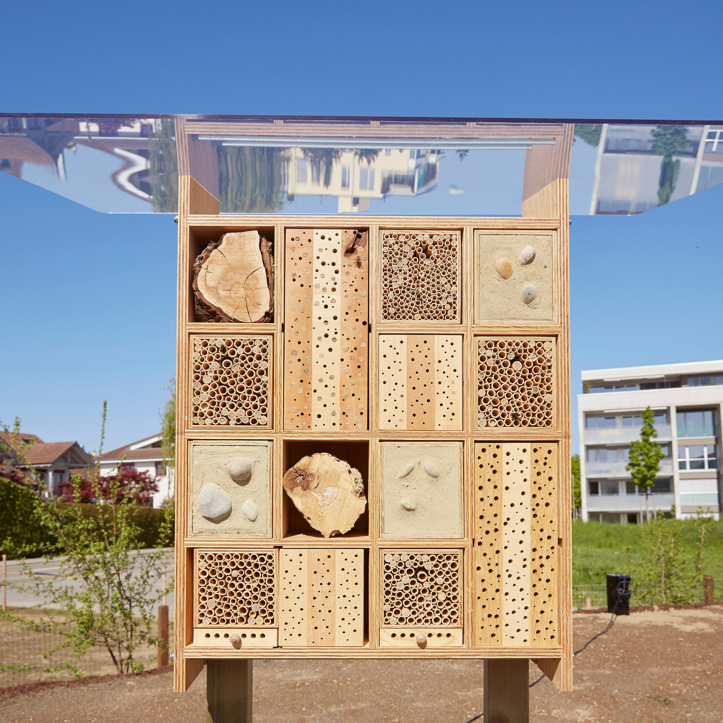 BeeHome Premium