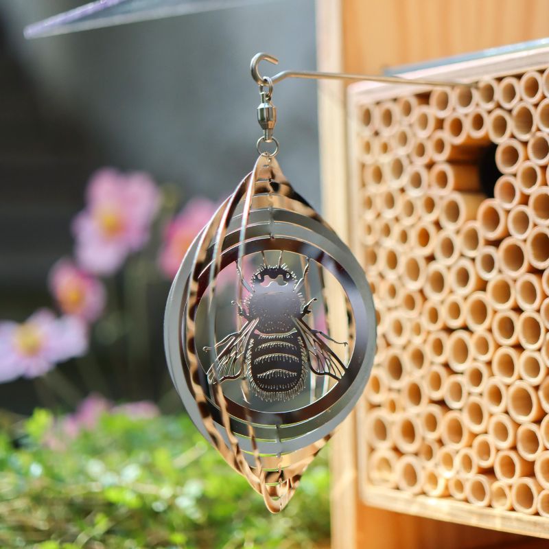 Wildbienen und Vögel im Einklang fördern: Tipps für Garten und Balkon